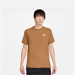 Nike Men’s Sportswear Club Tshirt